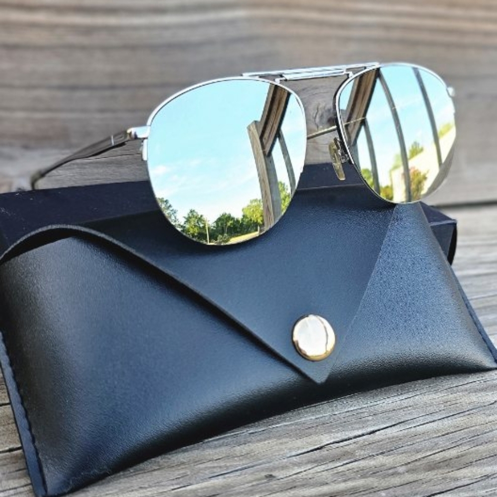 LE SPECS AVIATOR MIRRORED SUNGLASSES WITH CASE - Picture 2 of 5